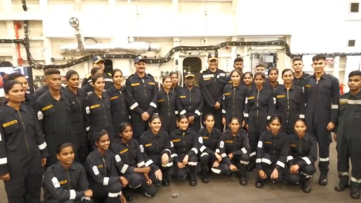 President Murmu observes Indian Navy’s grand operational demonstrations aboard INS Vikrant – India TV