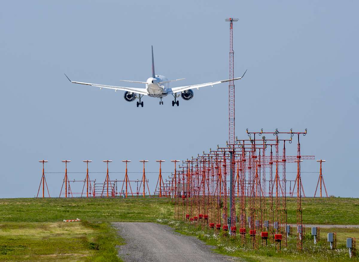 German airports hit by massive IT outage, long queues at border control