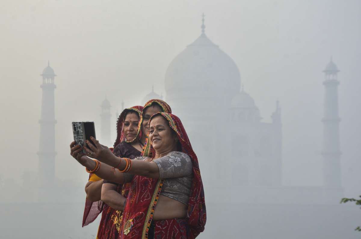 Taj Mahal disappears in blanket of thick fog in Agra as cold wave intensifies in Uttar Pradesh | VIDEO