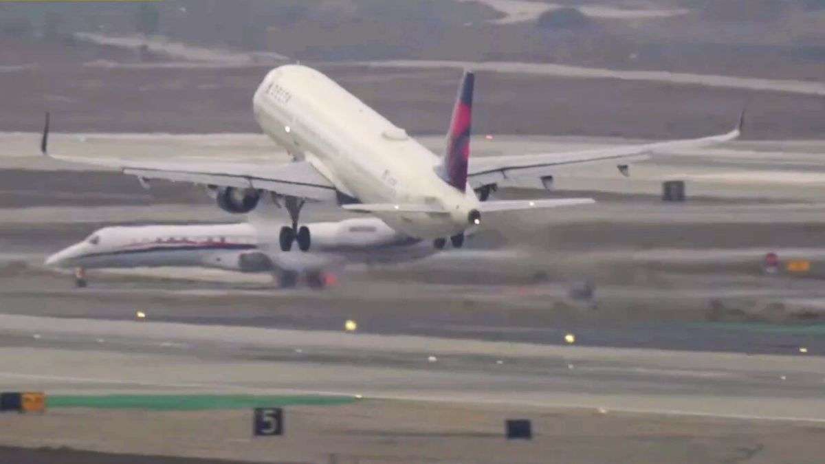 'Stop, Stop, Stop': Close call as two planes nearly collide during takeoff at Los Angeles Airport | Video