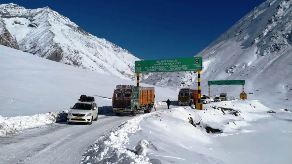 Severe cold prevails in Jammu and Kashmir, Zoji La temperature drops to minus 18°C