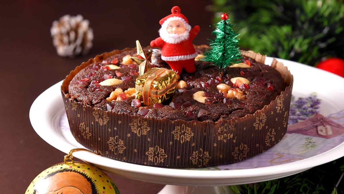 Christmas is incomplete without savouring the sweetness of plum cake, follow THIS easy step-by-step recipe