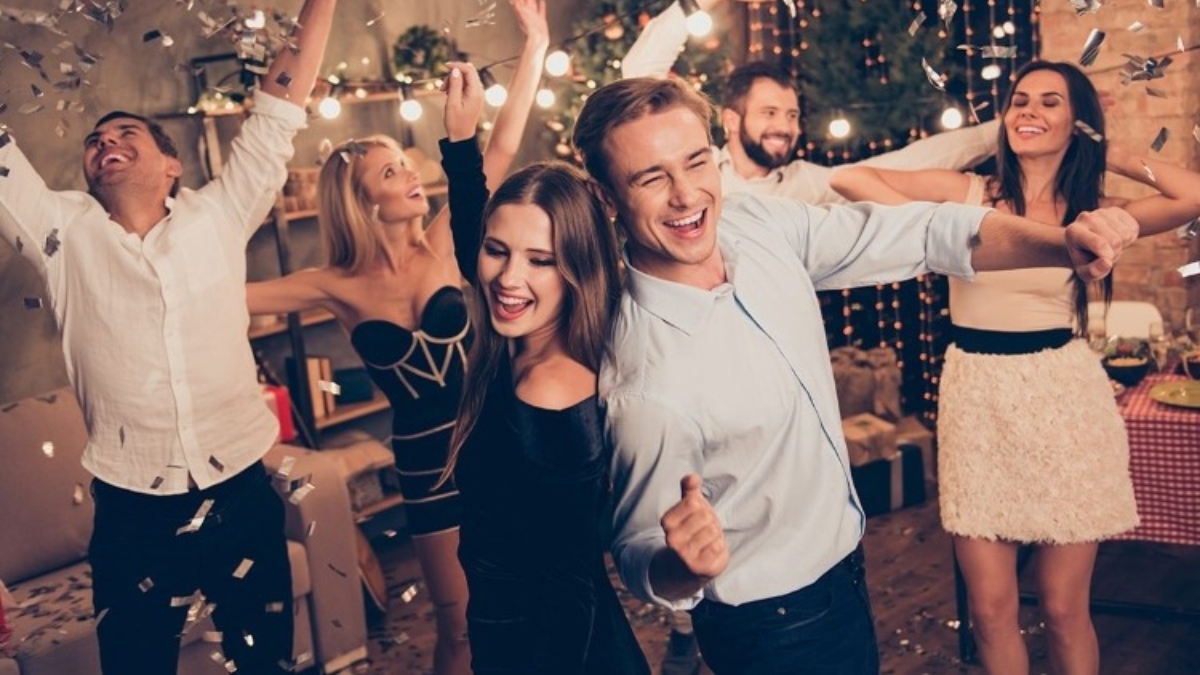 Fed up of crowded parties? Try these 5 creative ways to celebrate New Year's Eve at home with your loved ones