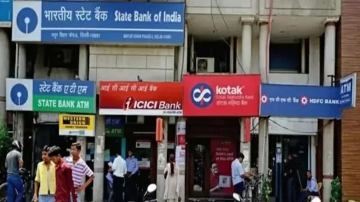 What happens if your bank collapses in India: Rules for savings accounts and FDs