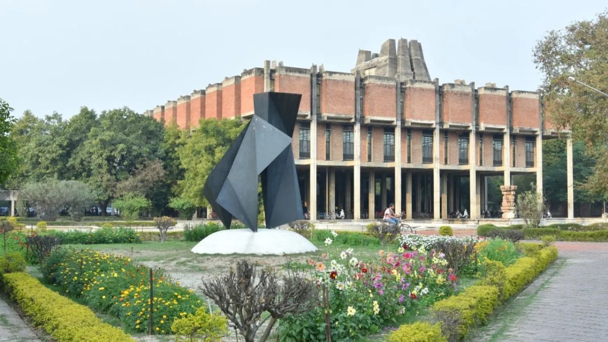 IIT Kanpur receives 1109 job offers, 28 students secure international placements