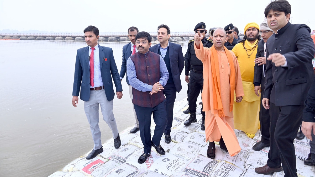 Maha Kumbh 2025: No protocols for 'Shahi Snan', flower to be showered on saint, orders CM Yogi