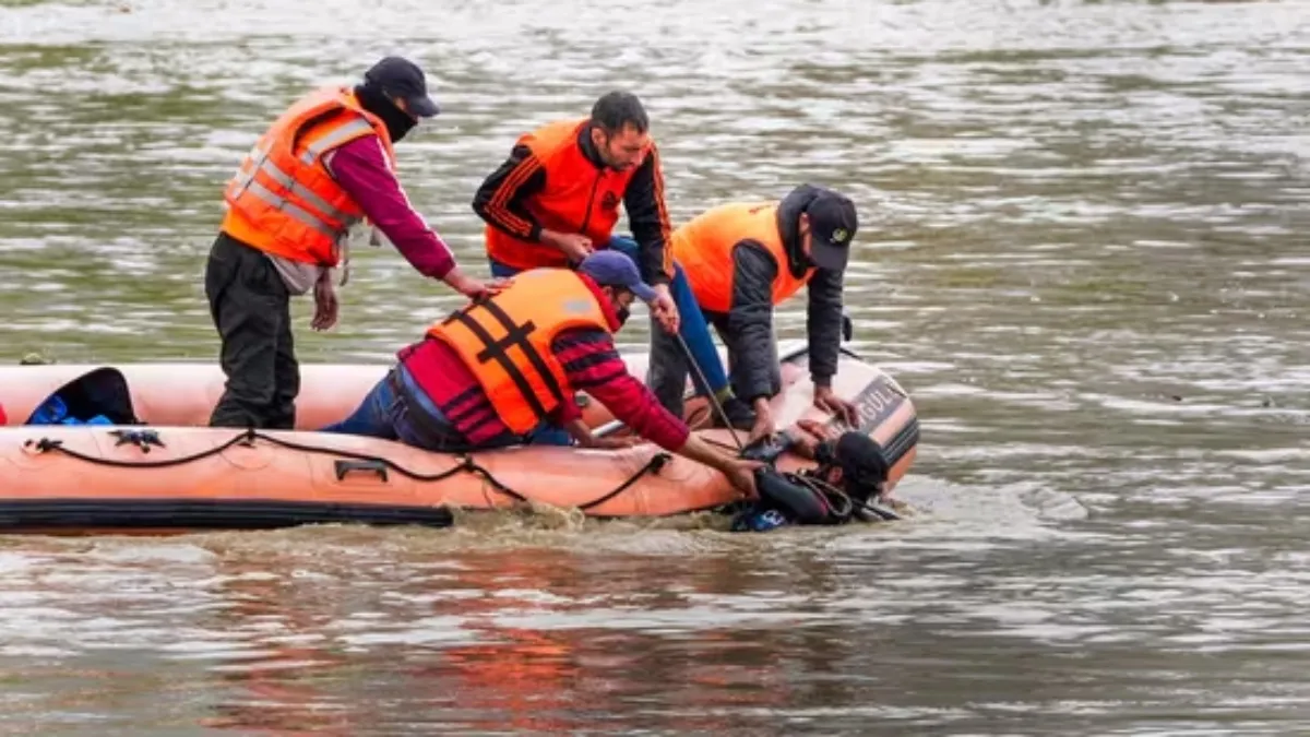 One dead, 20 rescued after tourist boat capsizes in Arabian Sea off  Calangute beach in Goa | India News – India TV