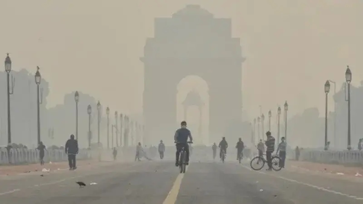 Weather update: Delhi to see further dip in temp today as cold wave, dense fog grip North India