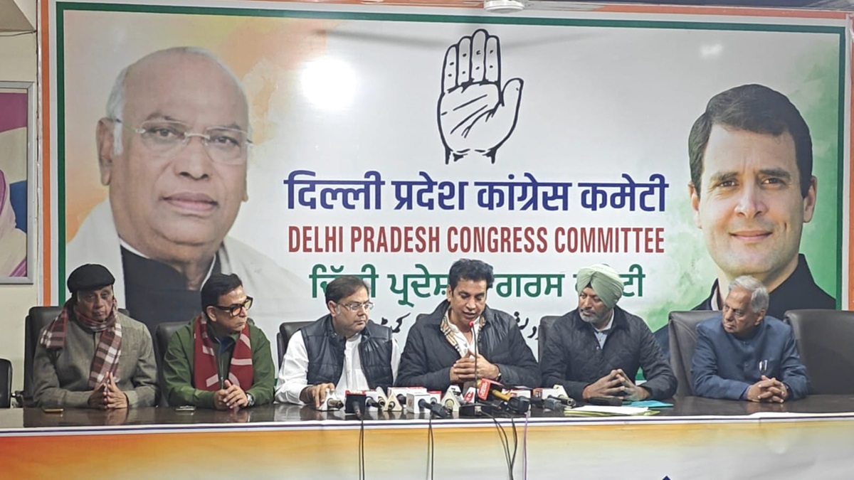 Delhi elections: Congress holds key meeting on manifesto, 2 former AAP MLAs join party