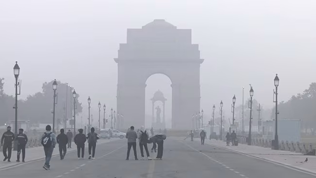 Delhi weather update: IMD predicts dip in temperature, dense fog as Northern India grapples with cold wave