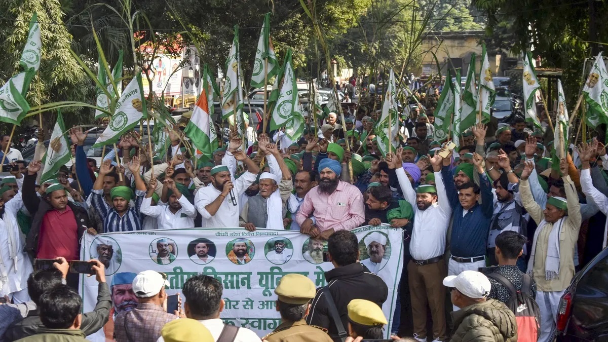 Massive traffic jam on Delhi-Noida border ahead of farmers' protest march, barricades installed | Details