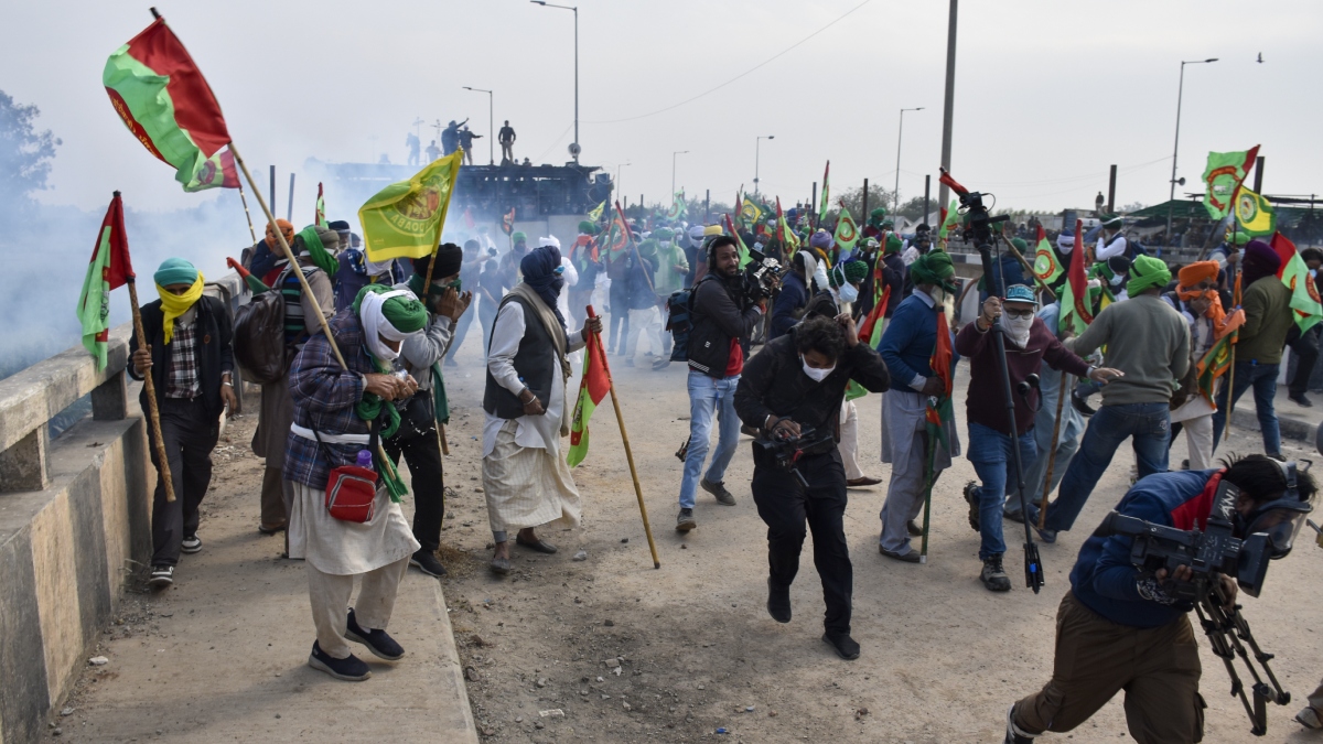 Farmers suspend 'Delhi Chalo' march for the day after eight injured in tear gas shelling at Shambhu border