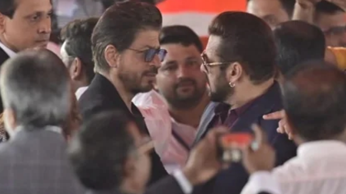 Shah Rukh Khan hugs Salman Khan during Maharashtra CM’s oath-ceremony | WATCH