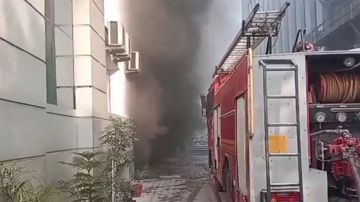 Noida: Fire breaks out at electronic company in Sector 65, 15 fire tenders at spot | VIDEO