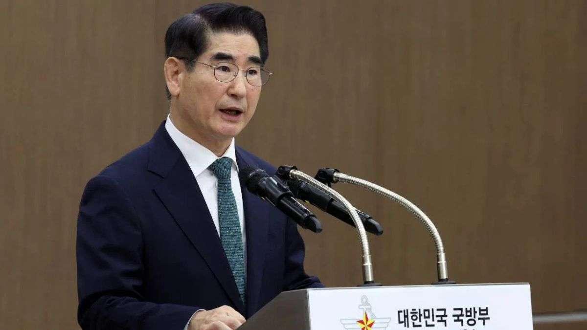 South Korean Defence Minister quits amid martial law crisis | Explained