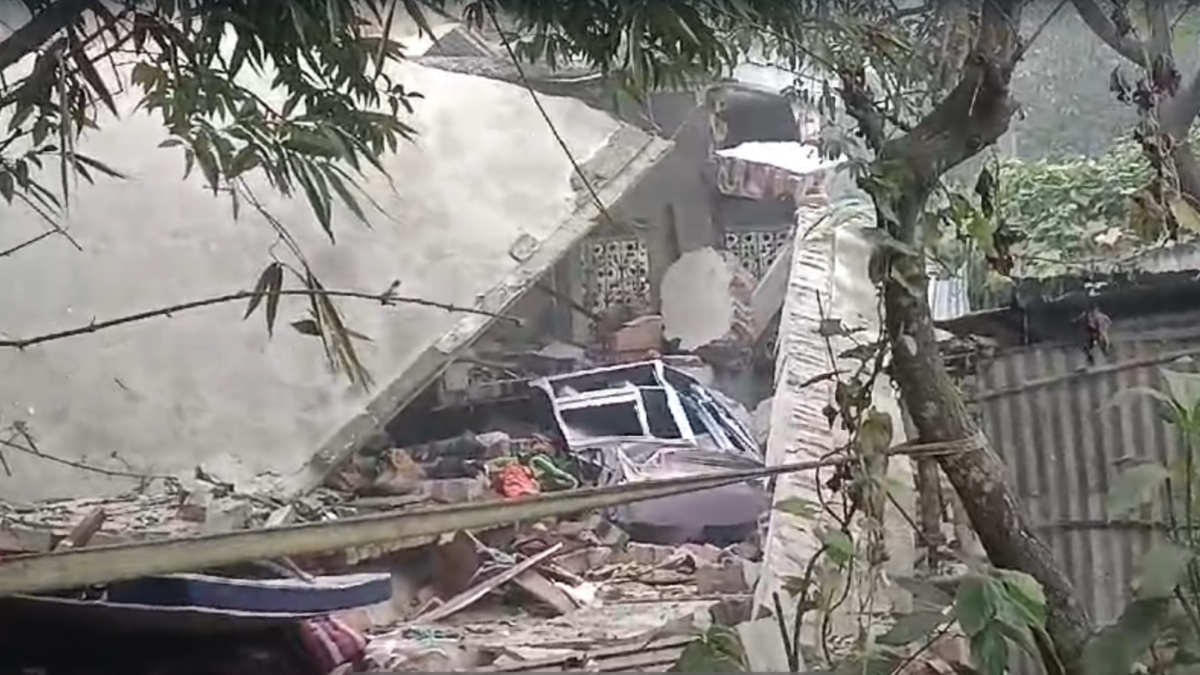 West Bengal: Three killed, house collapses in Murshidabad blast