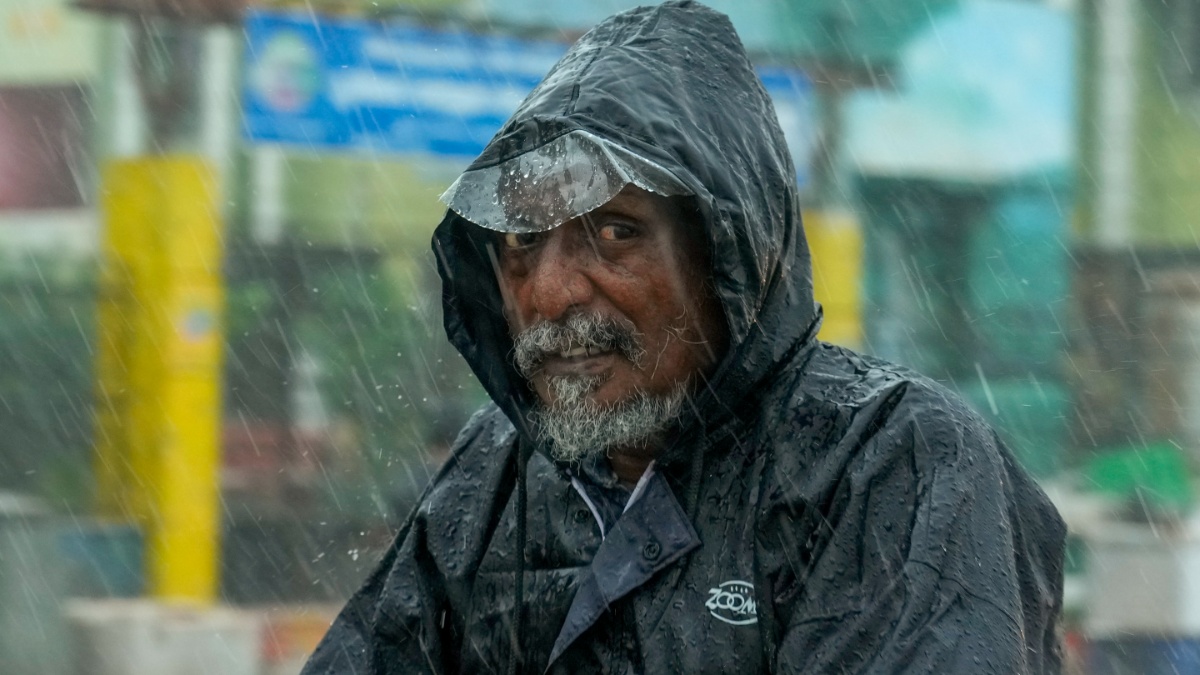 Bengaluru weather update: IMD issues yellow alert for heavy rainfall. Check forecast here