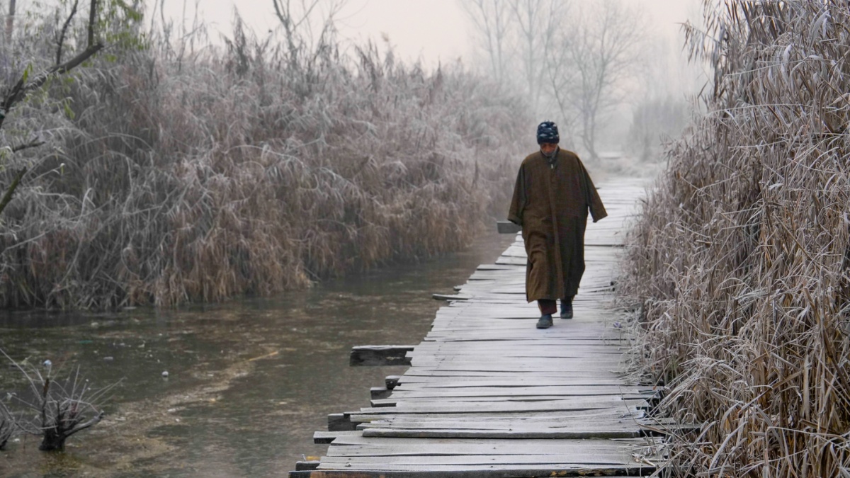 Kashmir weather update: Cool start at -26.86 degree celsius, here’s the latest forecast