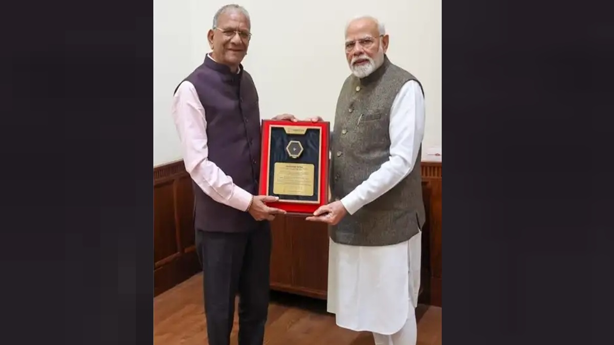 Govind Dholakia, Rajya Sabha MP and diamond merchant, presents 'Navbharat Ratna' to PM Modi