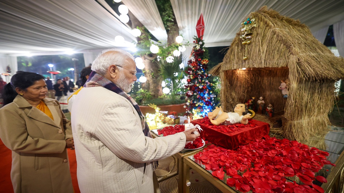 PM Modi attends Christmas celebrations at George Kurian's residence in Delhi | VIDEO