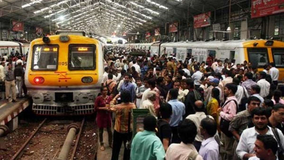 Mumbai local train update: Technical snag disrupts services on Harbour line, passengers stranded