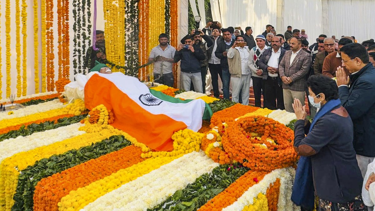 Former Haryana CM Om Prakash Chautala cremated with state honours in Sirsa | VIDEO