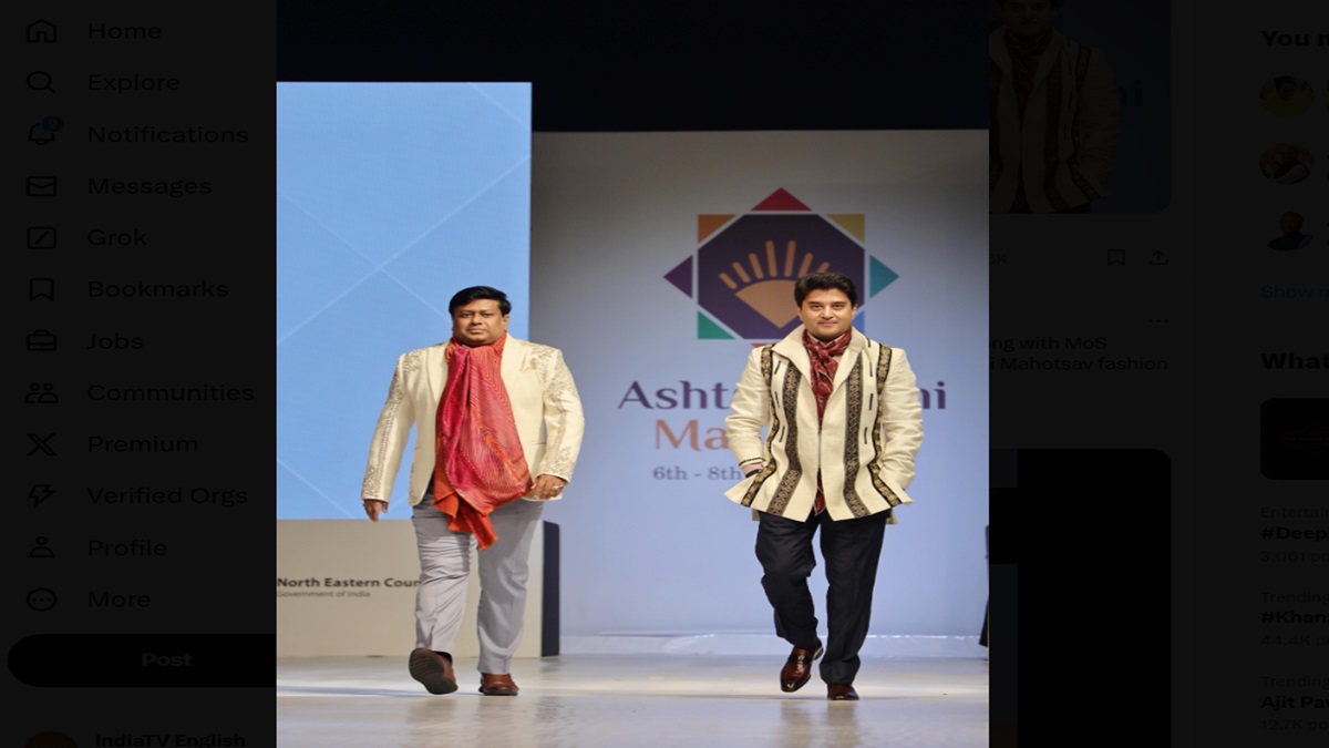 Jyotiraditya Scindia, Sukanta Majumdar walk the ramp at Ashtalakshmi Mahotsav Fashion Show in Delhi | VIDEO