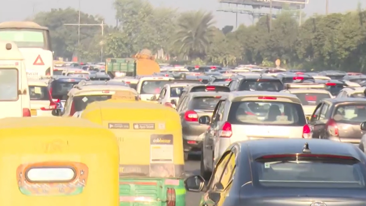 Traffic snarls at Delhi-Noida border as security remains tight for farmers' protest