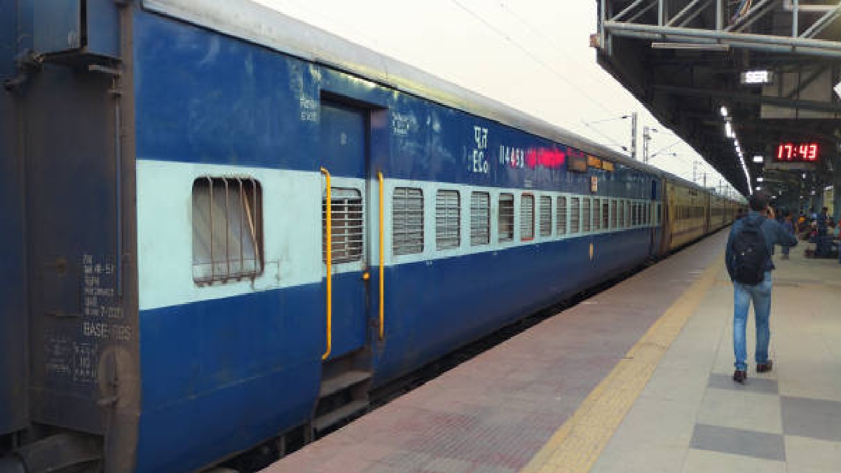 15 Delhi bound trains running behind schedule | Full list