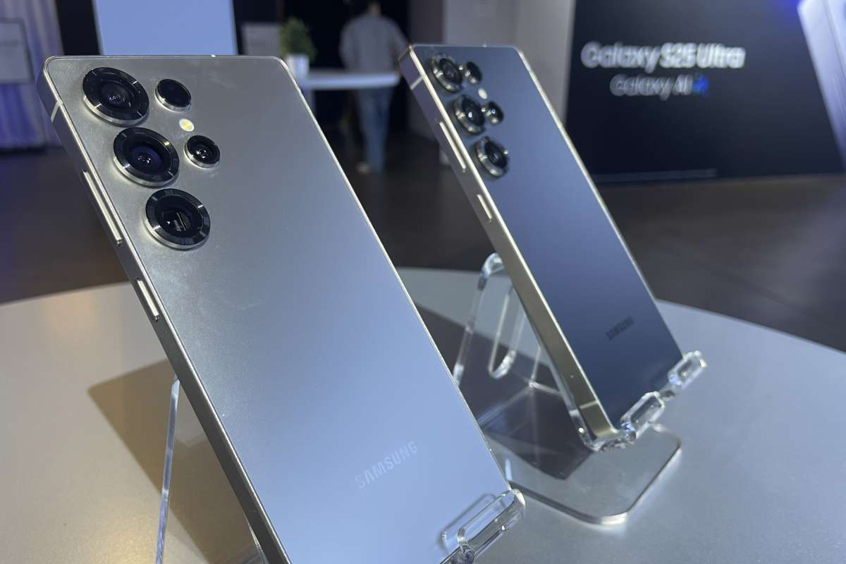 Samsung Galaxy S26 Ultra leak suggests faster wireless charging and larger display