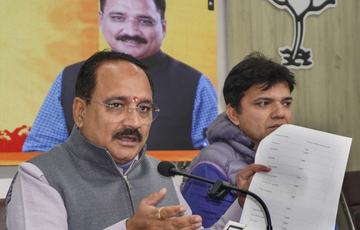 Delhi: BJP targets AAP, says 'SIT will be formed to probe corruption cases at first Cabinet meeting'