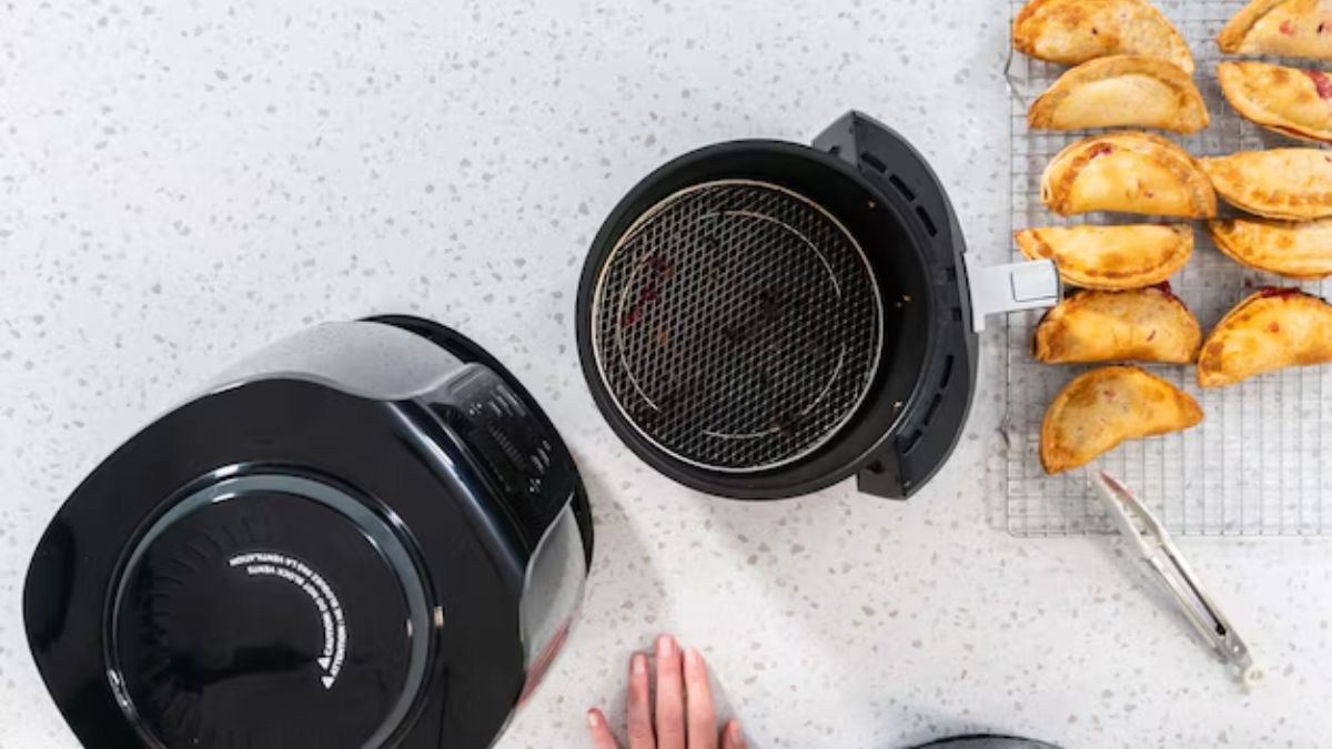Facing trouble cleaning air fryer grease? This kitchen staple is all you need to remove the stubborn grease – India TV