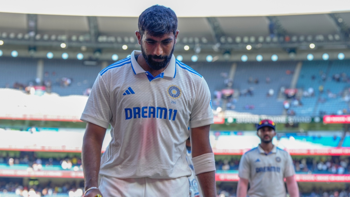 Jasprit Bumrah returns to stadium after leaving for scans midway through Day 2 of Sydney Test - WATCH – India TV