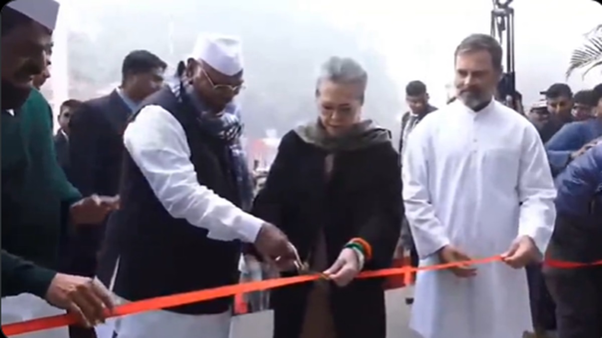 Sonia Gandhi inaugurates Congress' new headquarters 'Indira Bhawan' in Delhi | Watch