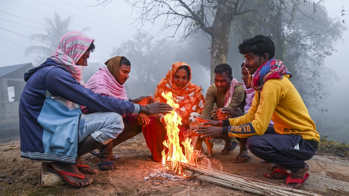 Cold wave continues to grip Delhi, temperatures likely to drop to 5 degrees Celsius