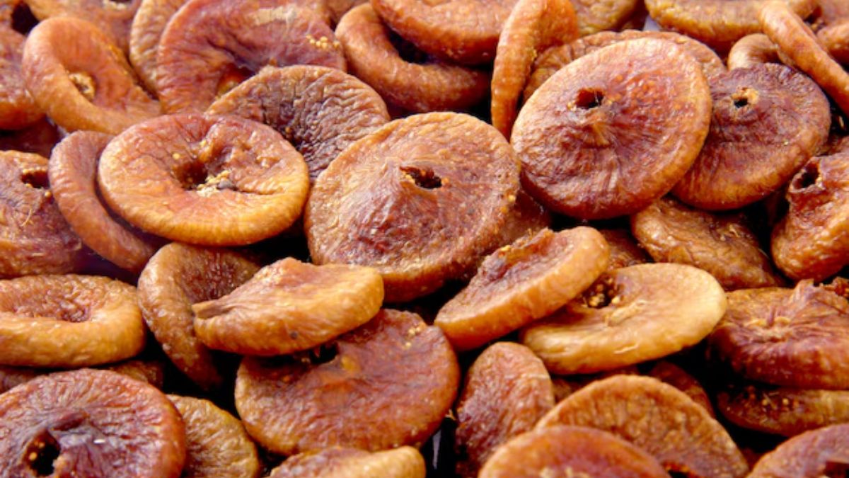 Should you be eating figs at night? Know the right way to eat this dry fruit