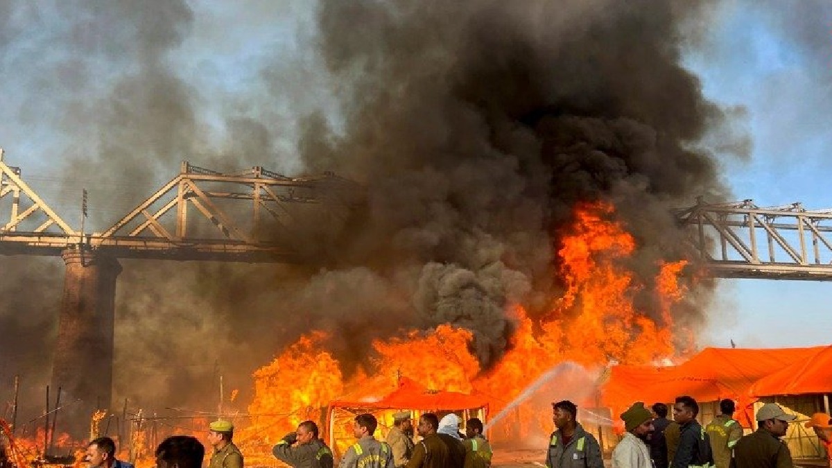 Mahakumbh: Cylinder blasts cause massive fire in Sector 19 of Prayagraj Kumbh Mela, no injury reported | Video