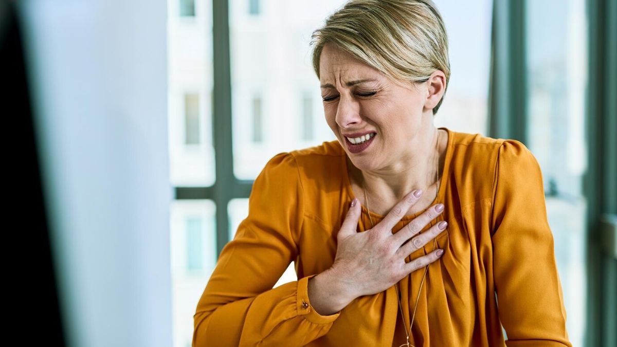 heart attack symptoms symptoms of the condition commonly experienced by women