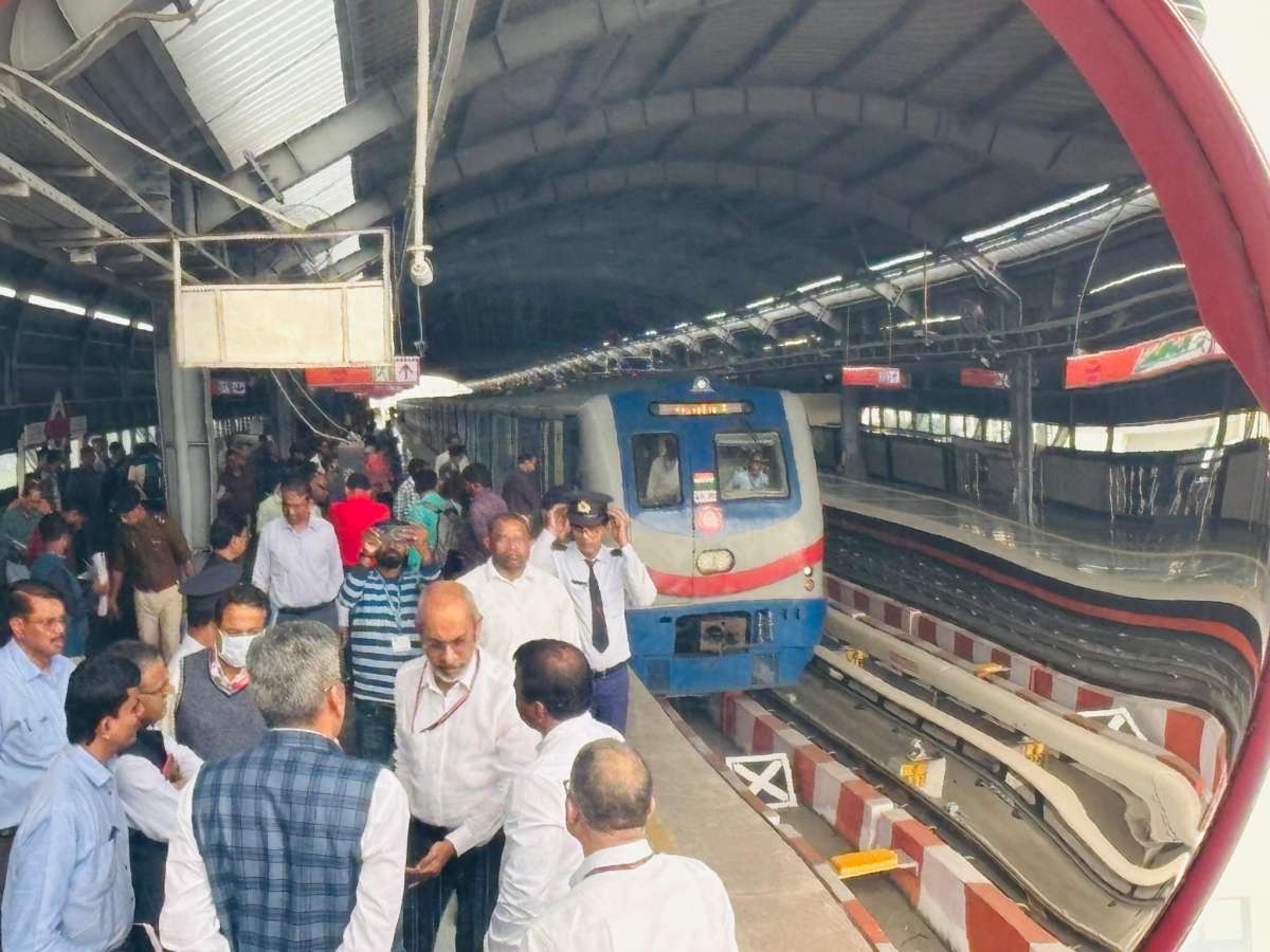 Kolkata Metro to impose Rs 10 surcharge on every ticket of special night train services