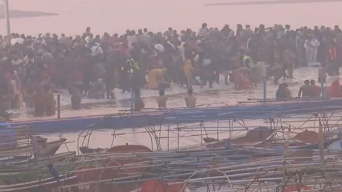 Mahakumbh 2025 Devotees take dip at Triveni Sangam in Prayagraj