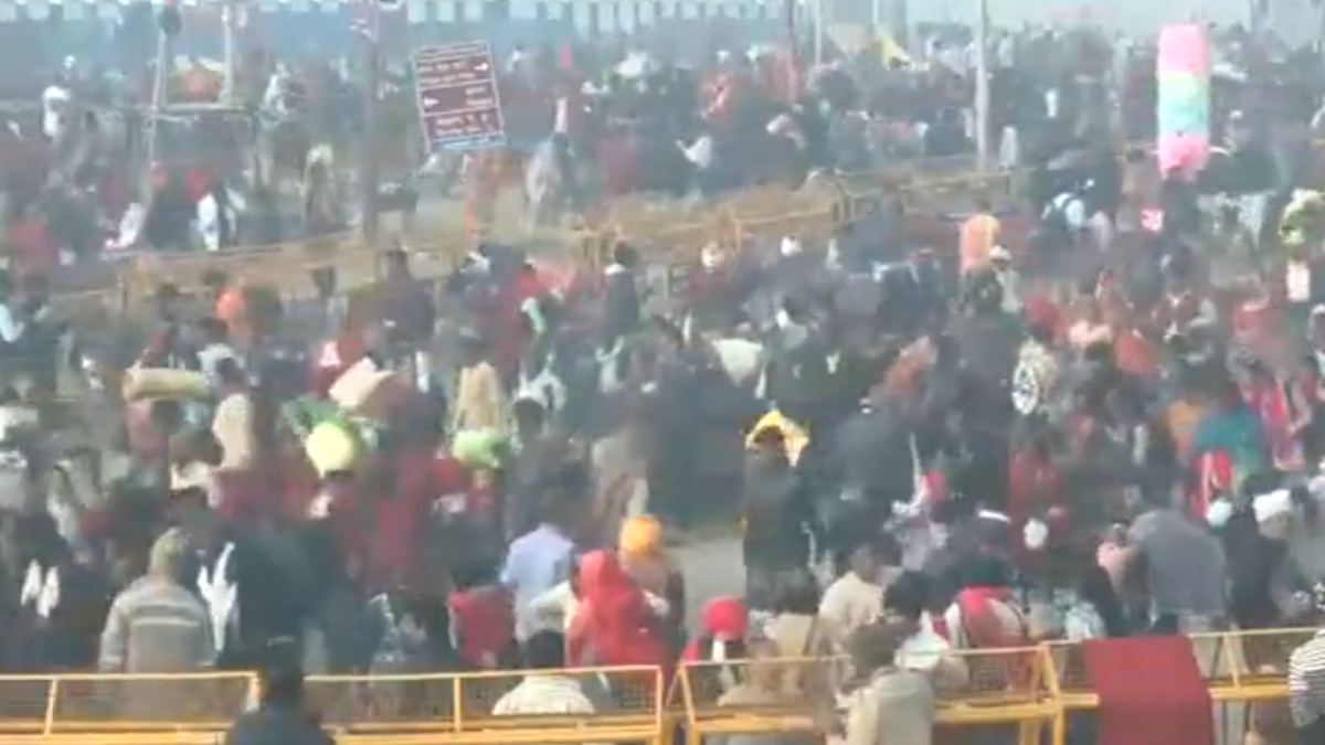 Mahakumbh: Despite stampede, pilgrims flock to Sangam for holy dip in large numbers | Watch video