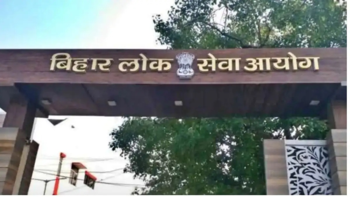 bpsc exam patna educator protests writes to president pm in blood demanding cancellation