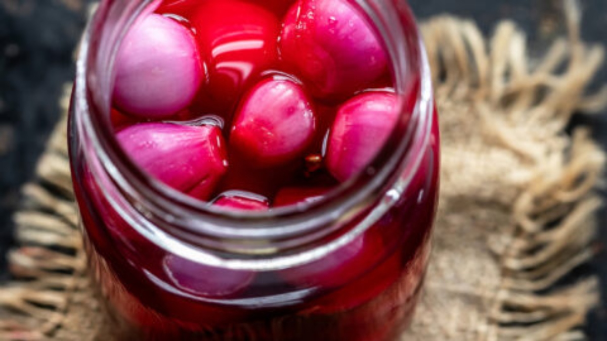 love eating onion soaked in vinegar know benefits and how to make it at home