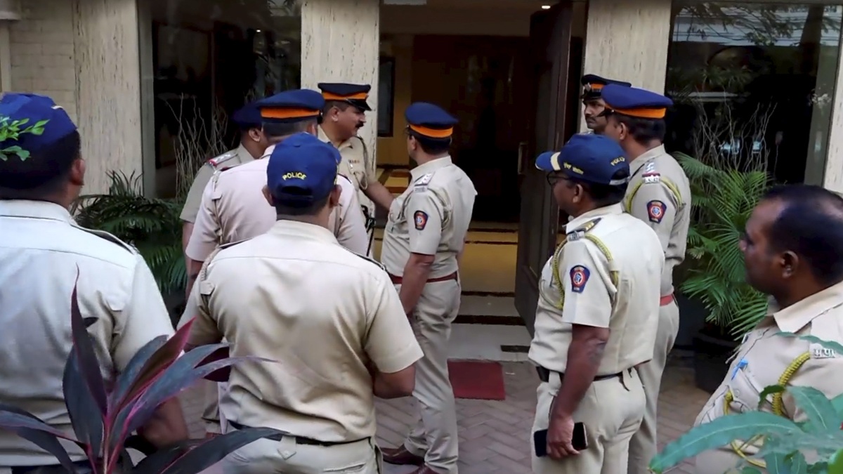 Saif Ali Khan attacked: Mumbai Police forms 20 teams to nab intruder who stabbed actor in his apartment