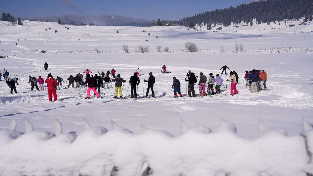 Kashmir weather updates: Cold conditions intensify in Valley after brief respite