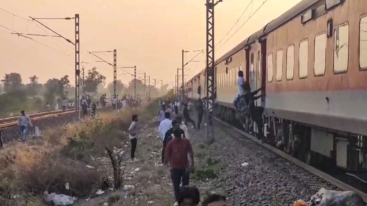 Jalgaon train accident: Death count of passengers rises to 13, Railway Ministry announces ex-gratia