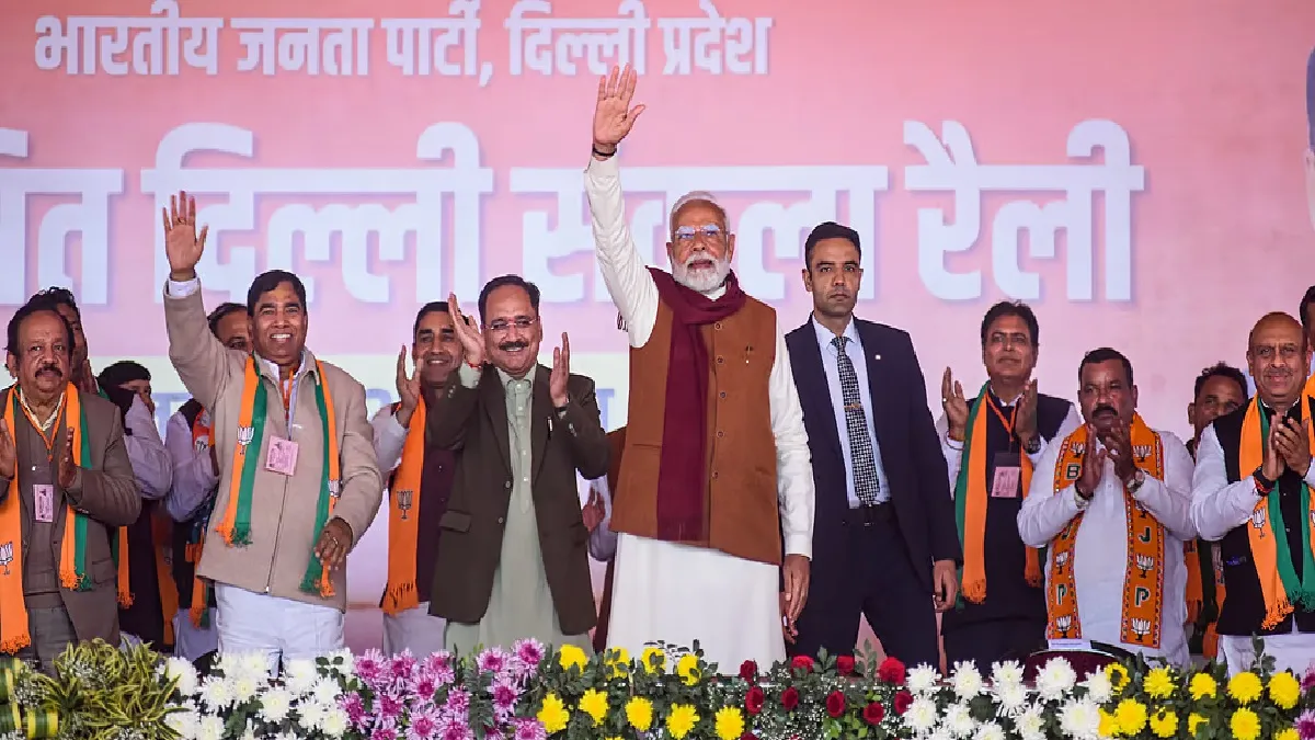 Delhi BJP leaders with PM Modi during poll campaign (File)