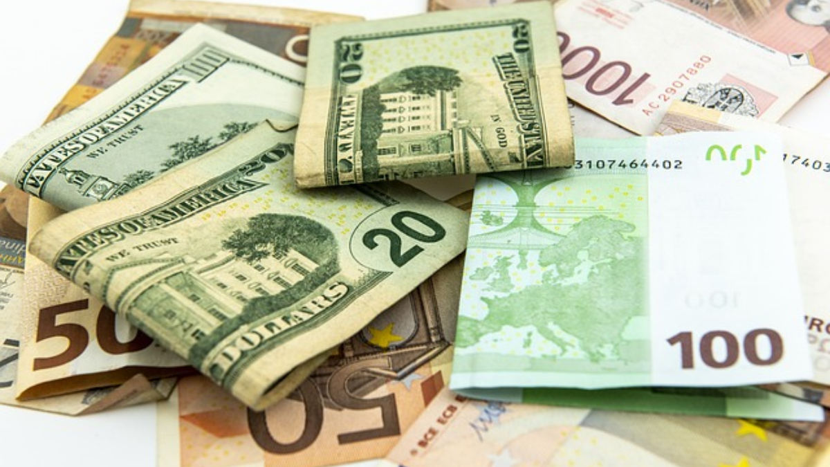 India's forex reserve jumps by USD 4.758 billion to USD 640.479 billion