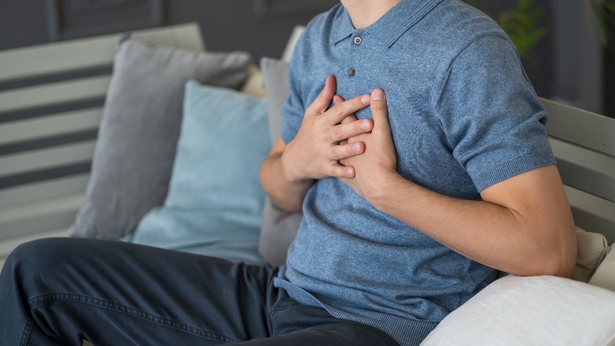 Heart attack symptoms: 7 early warning signs of the fatal medical emergency in men