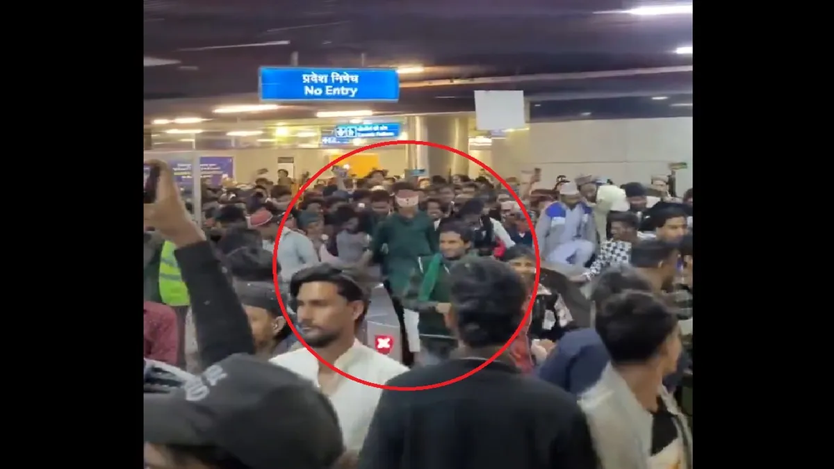 Unruly passengers jump automatic fare collection (AFC ) gates